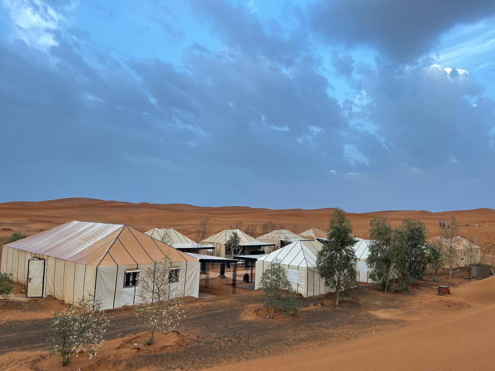 Toop Luxury Camp Hotel Merzouga Bagian luar foto